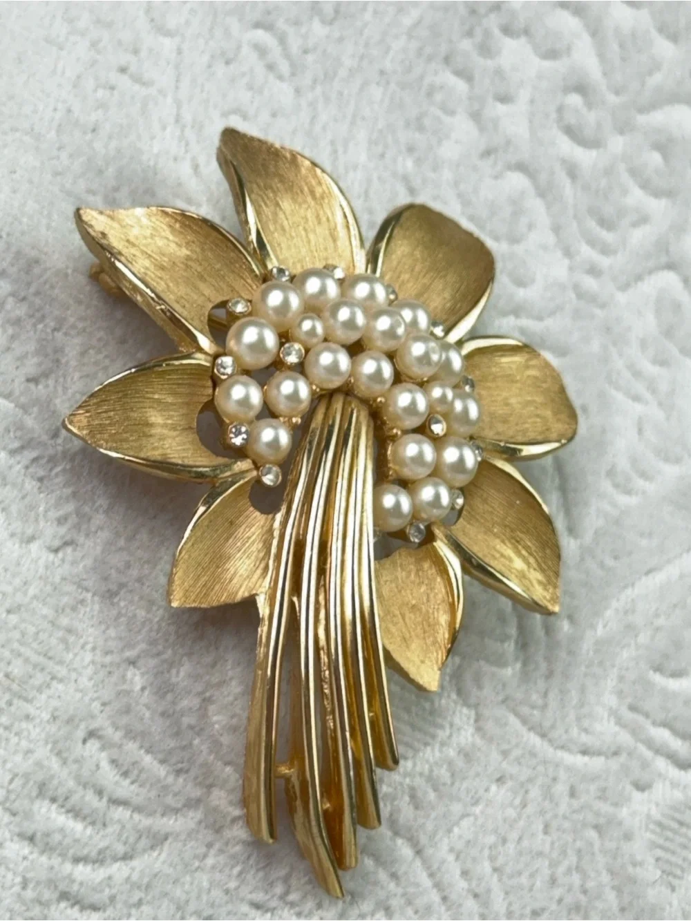 Vintage Trifari Gold-tone Flower Brooch Faux Pearls & Rhinestone